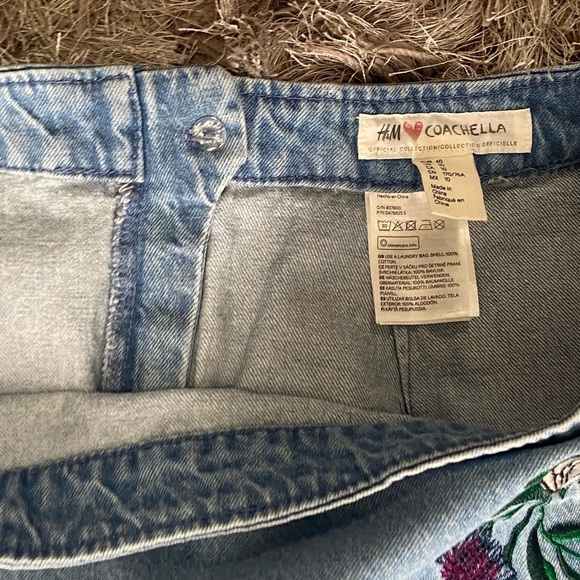 H&M COACHELLA women floral embroidery front denim mini skirt. Size 10. Used. - Picture 4 of 8